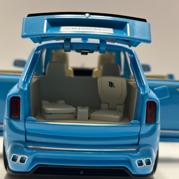 1:24 Rolls-Royce Cullinan Mansory Diecast LED HEADLIGHT & TAILLIGHT Blue… - Picture 7 of 9